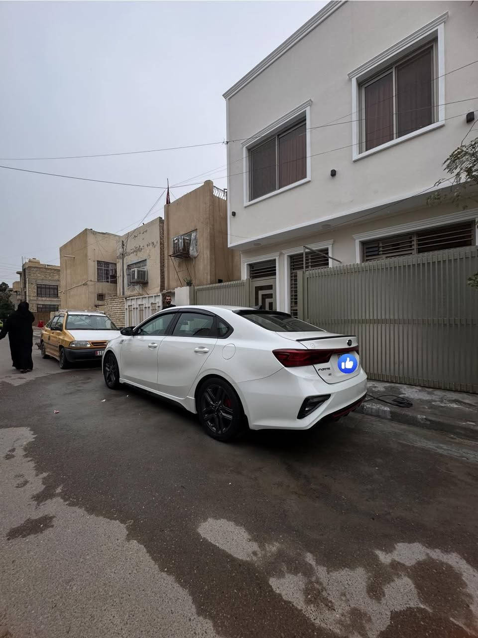 السلام عليكم   للبيع كيا فورتي 2019 رقم بغداد بدون حادث وبدون صبغ كير عادي محرك 2.0 دوش السياره صارف عليها هواي كلها محولها GT غراض كلها اصليه ماشية 51 mi
السعر خاص 
وتساب ***********
