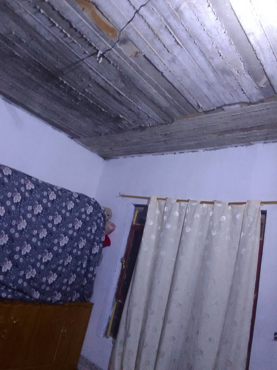 من رخصه مدير كروب لبيع بيت مساحه 200 متر غرفتين ستقبال صاله بيرسلون كله بيت حديقه كراج سياره مي كهربياء مولد بناء حديث مصبوغ كامل مي فياض شتا صيف خدمات مجاري تبليط درج بيتونه ستاره للعلم بيتونه سقف سندويش فقط    حديقه بوك بلاستك داخل خارج حديد  شهربان حي المهدي ثاني فرع ع يدك يسره يبعد عن شارع عام 150 متر  سعره 36 وبي مجال حك جيه ***********
