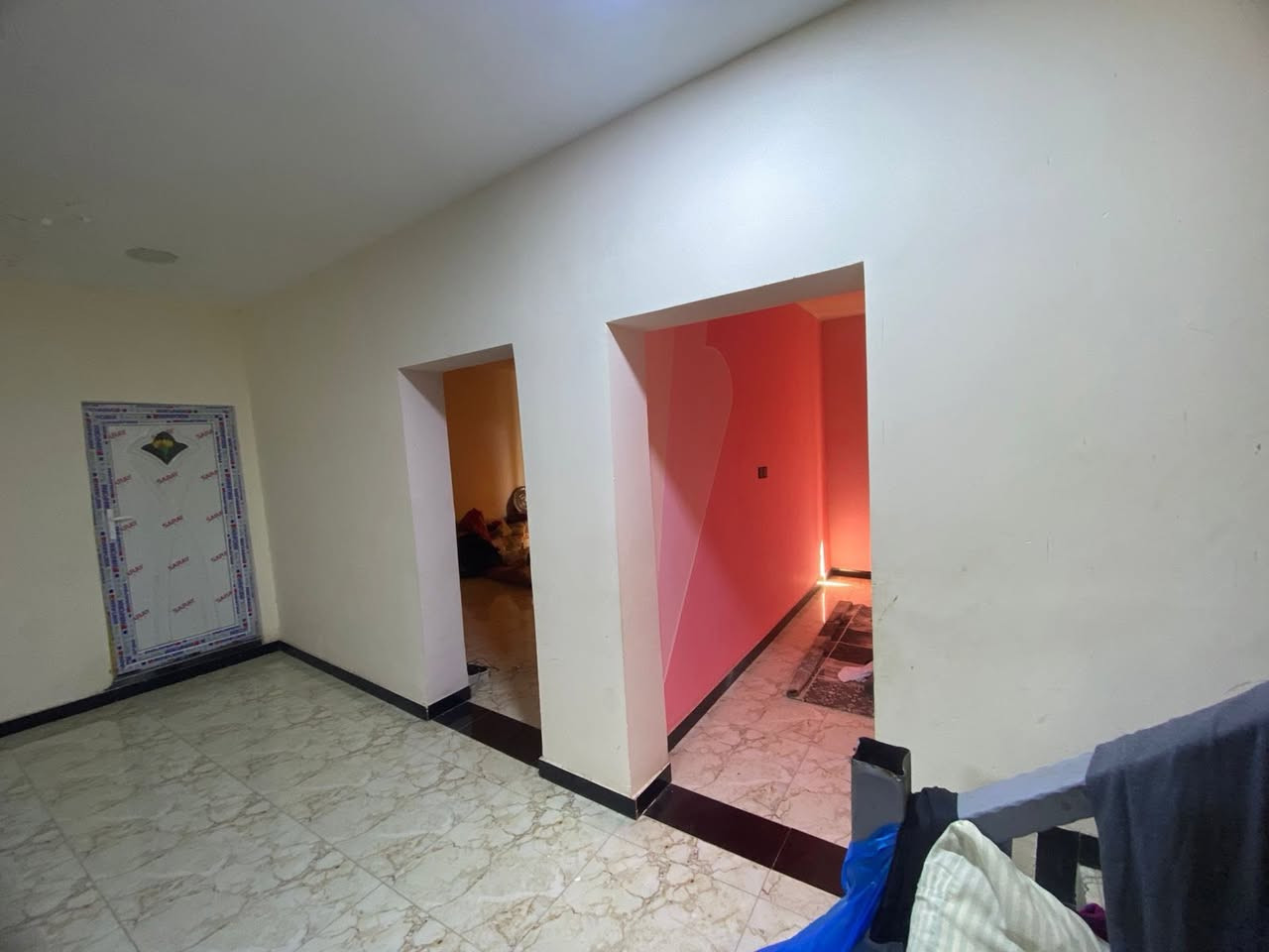 (( بسم الله الرحمن الرحيم))
🟩 #دار_للبيع  #للبيع 

 ‏🌐 حي الجغيفي الاولى 

 ‏🗺️ المساحة 200متر 20*10

شارع 8 نافذ على المحيط

 ‏🛣️مبلط و مجاري 

 ‏💰السعر 240 مليون قابل للتفاوض

◀️ تفاصيل أكثر للبيت  :-

1️⃣يحتوي البيت على 

5غرف 

حمام 

صالة 

استقبال كبير

مطبخ حار وبارد 

طابقين مرتب من الداخل 

حديقة مرتبة

بناء جيد ومرتب  

2️⃣ موقعها جيد جدا.. البيت مميز و قريب على المدارس والاسواق و نافذه على شارع المحيط مباشر و سعرها مناسب جدا  موقعها استراتيجي و منطقة راقيه جدا و ناس مثقفين 

3️⃣  واجهه  جيده للبناء 

4️⃣ تحويل مباشر دون اي مشاكل 

5️⃣ الوجة  10× النزال 20

6️⃣ السعر معروض حسب صاحب البيت و قابل للتفاوض

7️⃣ البيت  بسعر ممتاز 

⚠️ للحصول على الصورة مراسلة الصفحة 

للمزيد من المعلومات و التفاصيل يرجى الاتصال بالأرقام التاليه.

*********** ابو عمار 

*********** نبهان
