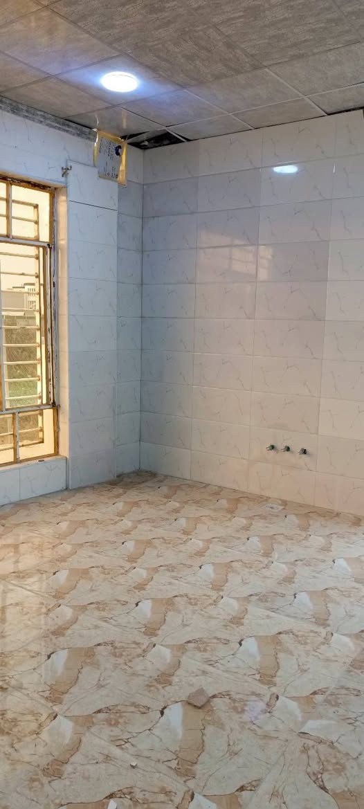 دار للايجار مزارع الفلاح الأولى بالقرب من الخوصر مساحة الدار 150متر طابق ونص غرفتين نوم هول  حمام مطبخ استقبال مخزن صالة طعام طابق ثاني غرفتين قيد الانشاء للاستفسار الاتصال على الرقم
***********
 ***********
