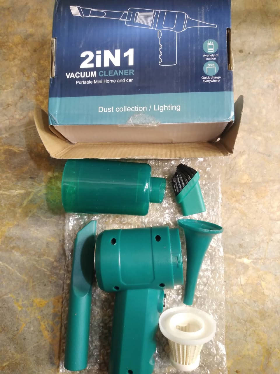 للبيع قطعتين (باكيج واحد) بحالة ممتازة جداً واستخدام تجريبي فقط:
1️⃣ جهاز 2in1 Vacuum Cleaner & Blower (الأصلي بالكارتون) 💨
​جهاز متعدد الوظائف: يشتغل كـ مكنسة لسحب الأتربة (Vacuum) وكـ نافخ هواء قوي (Blower).
​ملحقات كاملة: يجي وياه كل الرؤوس الموضحة بالصورة (رأس الفرشاة، رأس السحب الضيق، الفلتر القابل للتنظيف، وكابل الشحن).
​لاسلكي: يشتغل ببطارية قابلة للشحن، مثالي جداً لتنظيف السيارة، الكيبورد، أو الأماكن الضيقة بالبيت.
​2️⃣ لوح شحن بالطاقة الشمسية (عالي الكفاءة) ☀️
​قوة حقيقية: اللوح مفحوص وأداءه ممتاز جداً (يشحن 4% بـ 3 دقائق تحت الشمس المباشرة).
​سهولة استخدام: يجي بكابل طويل ومنتهي برأس USB-C مباشر، يعني تشحن موبايلك أو سماعاتك أو حتى المكنسة نفسها من الشمس مباشرة.
​💰 السعر للكل: 30,000 دينار فقط.
(ملاحظة: السعر نهائي لأن الجهاز يجي وياه كارتونه وكل غراضه واللوح أداءه استثنائي


**إذا كنت صاحب هذا الإعلان وتريد حذفه لأي سبب، رجاءا أرسل رسالة إلى الدعم الفني**