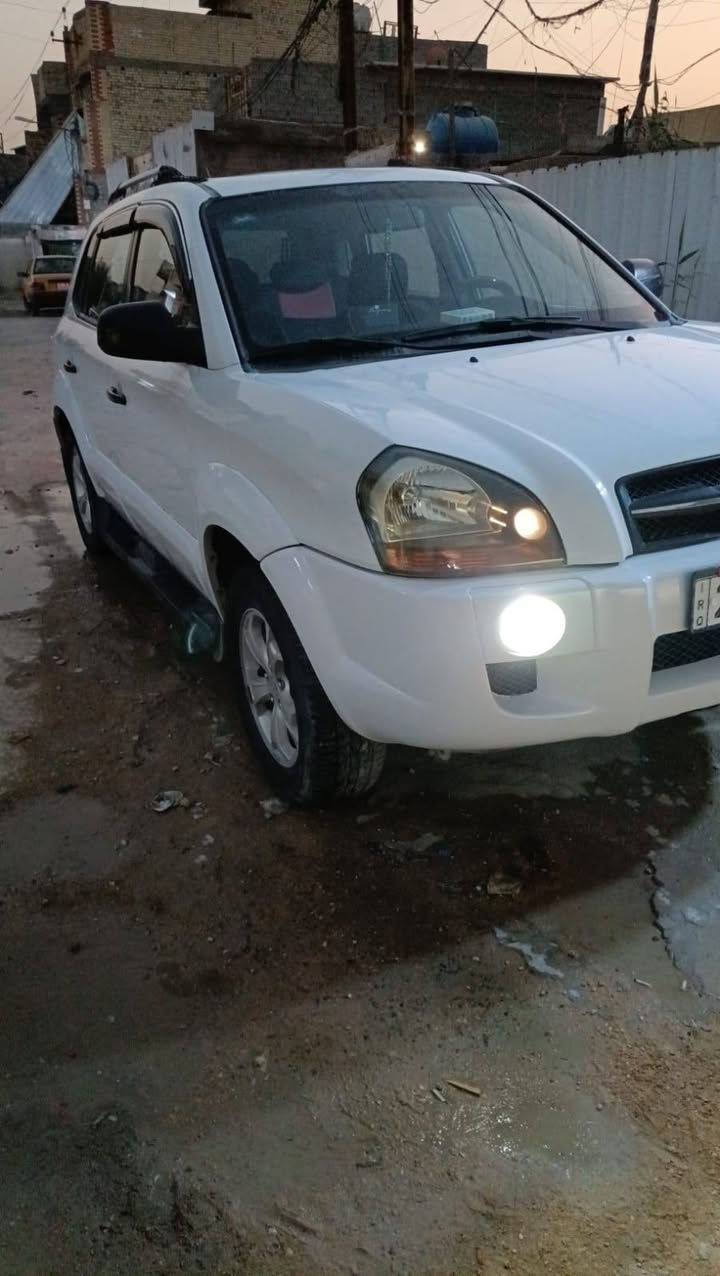 السلام عليكم 
توسان موديل 2009 ابيض اللون محرك ٢٤٠٠ دوش كير ومحرك مكفولات من التنقيص والتبخير تخم تاير جديد بيها صبغ فقط الجاملغ الخلفي فقط وما مفتوح اي برغي بيها بلاديه رقم دولي سنويه جديده كامره حساسات فور ويل تبريد تدفئة شغال كهربائيات شغاله السعر١١٨ و بيها مجال قليل جدا رقم الهاتف *********** مكاني بابل
