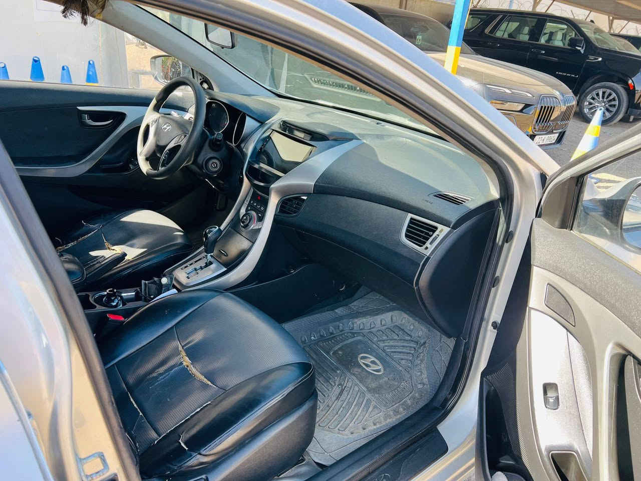 السلام عليكم
انتره 2014 خليجي

تفاصيل داخل السوناره 

السعر 90 وبيها مجال 

تخم تاير جديد منظومة تبريد جديد كلها 

سياره ما بيها نقص 

الرقم ***********

بغداد الشعله
