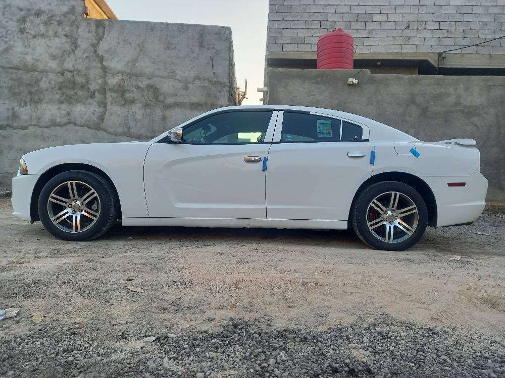 السلام عليكم 
جارجر 2014اصل 
وارد امريكي حادث جاملغ بنيد 
رقم ذي قار الانكليزي 
مشط جديد حداديه جديده وره الكدام مكينه والكير مكفوله 
السياره استعمال شخصي ما مشتغله خط ماشيه 208الف كيلو وقابل للزياده ويل كب خليجي تدفئه تبريد شغال 
سعرها 155وبيها مجال قليل 
العنوان البصره شط العرب الجزيره 
***********واتساب البصرة, العراق
