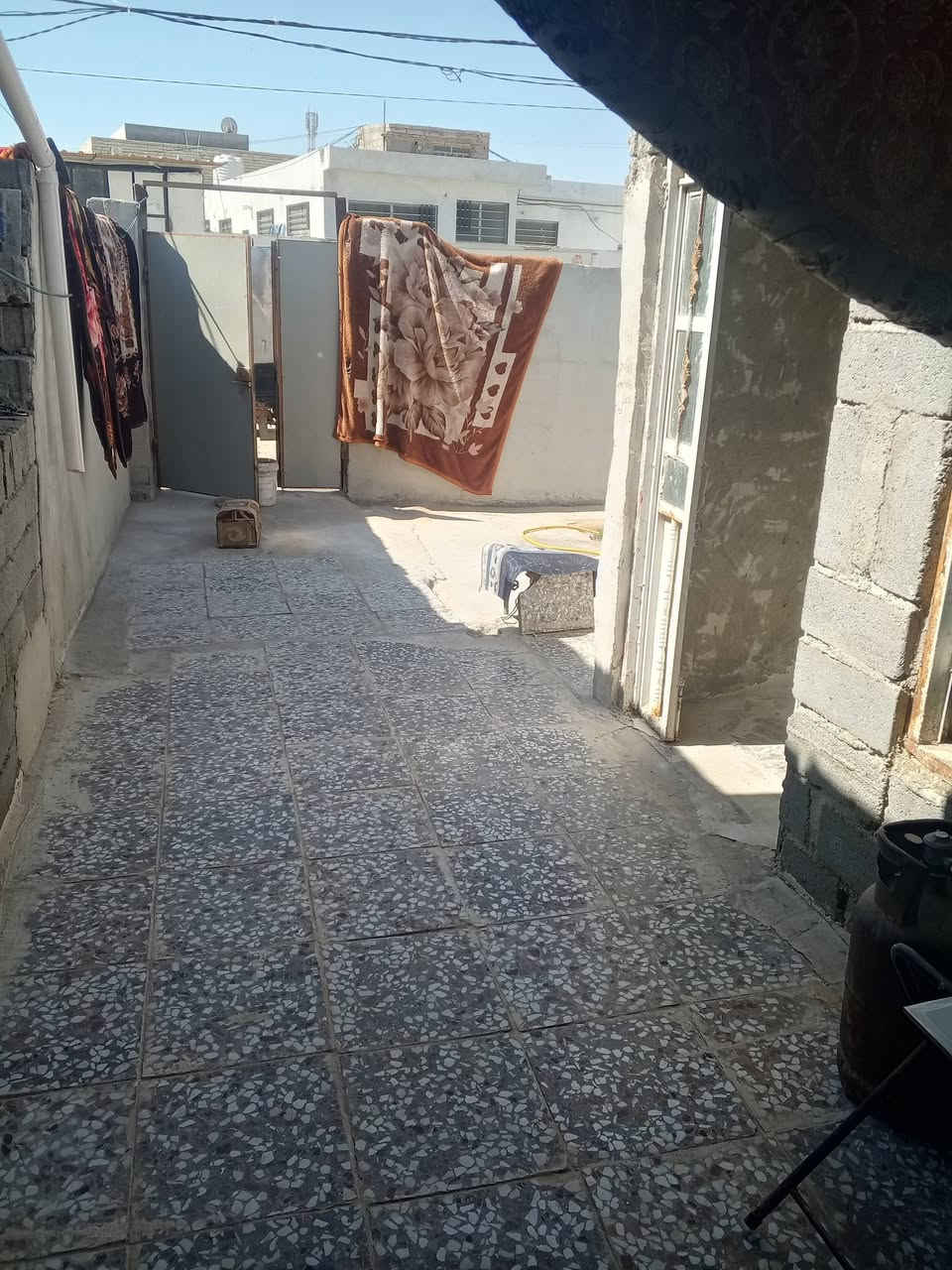 السلام عليكم دار للبيع المساحه 85 متر بناء كامل سقف سندويج العنوان شارع الحولي مطار مدرسه در النجف الاهليه السعر 13 وبي مجال طابو زراعي رقم الهاتف
***********
