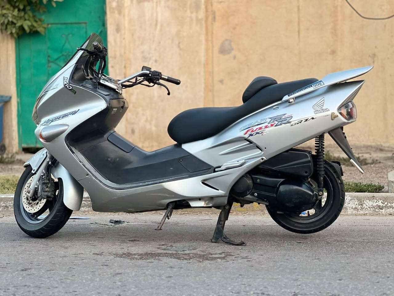 يالله اللهم صل على محمد وال بيت محمد اجمعين
اخوان فورزا mf06
دراجه بلاديه سلف كابريتر كفرات كهربائيات
فجوج دبلات كلهن بلاديه
محرك لاتنقيص ولا صوت ولادخان
دراجه كدام عينكم اي نقص مابيها فقط ادامه للكلج الخلفي لان بيها رجه خفيفه بالتحريكه بالتحريكه
مكاني بغداد حي العامل 
السعر 725  وبيها مجال ورجائاً اخوان لحد يكسر بالسعر 
***********
