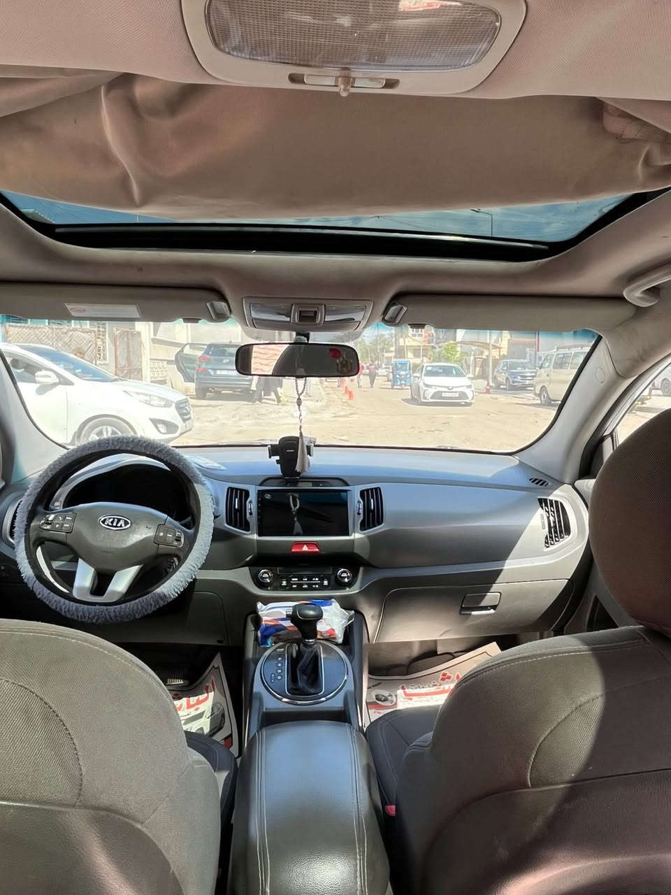 السلام عليكم سبورتج 2011 خليجي اللون ابيض ماشيه 150 الف كيلو تخم تايرات وصدر نظيف بيها صبغ مذكور بالصور السيارة بانوراما السيارة نظيفه السعر 138 $.وبيها مجال العنوان الطوبجي حي السلام للاستفسار او الاتصال *********** واتساب
