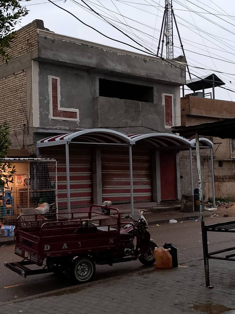 السلام عليكم 100 مربعه عشره في عشره محلات 2 وشقه بناء جديد واكفه عله دنك طابقين البيع البيع واردهه شهرين 650 الف جسر ديالى القديم خلف حسينيت اصحاب الكساء الرقم *********** انتباه البيع فقط
