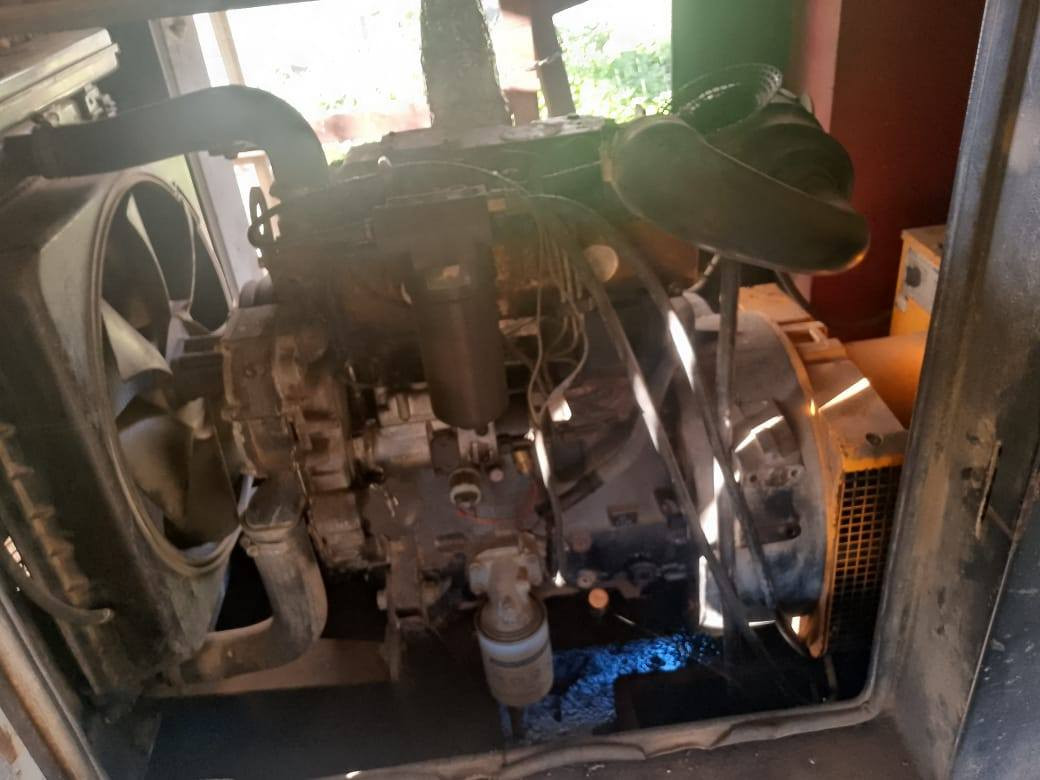 بيركنز انكليزي كاتم 30 kv 
نظيف جدا 
السعر ٣٠ ورقة بي مجال شي بسيط 
عنوانه بغداد المحمودية ناحية الرشيد

اني موكل بالنشر فقط الي يريد يستفسر يتصل على الرقم:
***********
