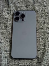 ايفون 15 برو ماكس  نظيف 100% ما مسمتخدم الا قليل بطاريته نسبتها 92% ال...