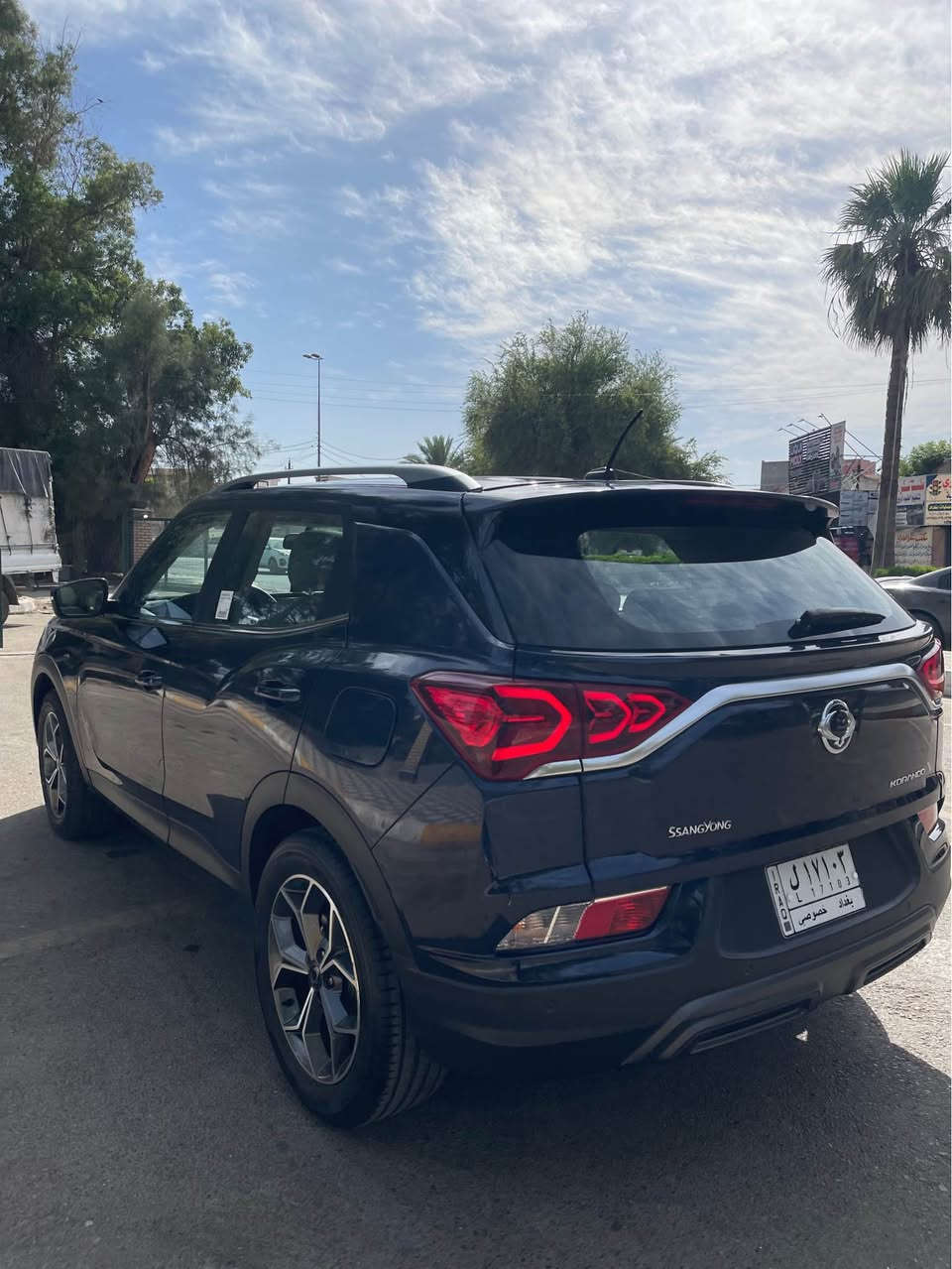 كوراندو الكوري للبيع 
سانغ يونغ كوراندو موديل 2023 رقم بغداد 
السيارة كورية 
محرك 2000cc المرغوب
ماشية  21ألف   
فول مواصفات 
فتحه بلقماره
دخول ذكي 
تشغيل ذكي
دواخل لونين ابيضّ مطعم بالأسود 
مصابيح led
بلوجكترات ضبابية led
نضام سبورت رياضي شفتات بل ستيرن
كشافات نهارية
ويل كب 18
فول تحكم ستيرن
شاشة تعمل باللمس
تدعم نظام ابل كار بلي
و تدعم نظام الاندرويد
مري كهربائية
اشاراة مري
حساسات امامية خلفية
كامرة 
نظام أوامر صوتية

و بيها هواي مواصفات

اطلع بيها تراي وين ما تريد سيارة كلش حلوة
السياره اني اسدد مصرف لسنوية باسمي يعني اليشتري اسويله وكاله 
السعر 165 *********** مكان السيار بغداد الكاظمية بغداد, العراق
