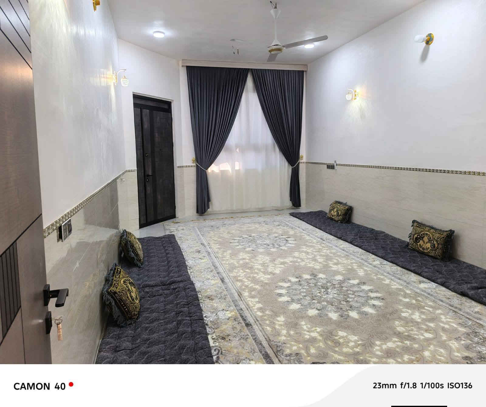 السلام عليكم 
دار لبيع 
مساحة 200 متر طابو زراعي سند 25 
الموقع شارع المعاره قرب السكلات 
ثاني قطعة عن شارع العام 
موقع مميز جدن جدن 
البيت يحتوي 
ستقبال 
وصاله 
وغرفه عدد 2 
مطبخ 
مجمع صحيات داخليه وخارجيه 
البناء حديث 
اي استفسار 
‏‪***********‬‏
