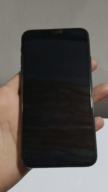 ايفون 11برو ماكس امريكي النضافه 80% كامل الملحقات فقط مبدل شاشه اصلي البطاريه 83 سعره 250وبي مجال قليل وتساب ***********
