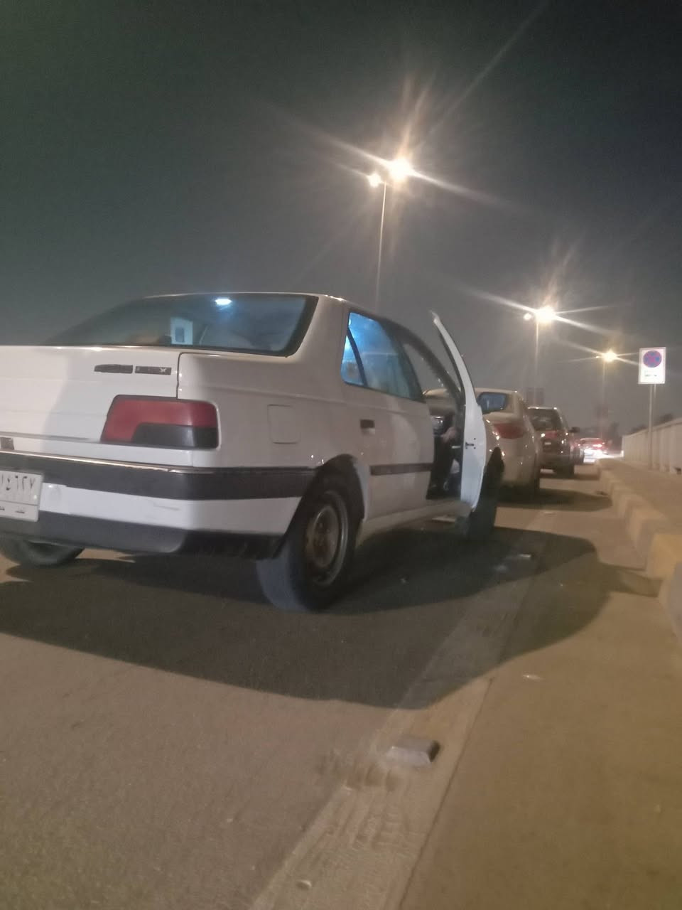 سلام عليكم اخواني السيارة معروضة مراوس فقد بارص أو سمد أهم شي خصوصي رقم نجف جاهزة 
وهاذة رقمي موجود واتساب ***********
