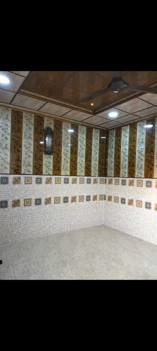 السلام عليكم الدار للبيع مساحة 180م يحتوي على غرفتين نوم وصالة واستقبال وحمام ومرافق داخلي وخارجي . الموقع حي البكر المنظمة .البيت كرت بلدية للاستفسار الاتصال على ***********
