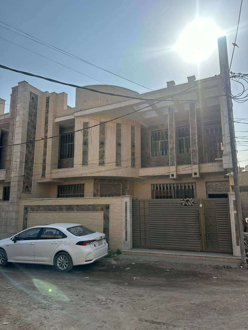 #دار_للــبيع_حــله_حــي_الــطـيـاره_جــهة_شــارع_60
دار للــبــيع حـــله حــي الـــطياره
يــبعد 50 متر عن شارع 60
فرع ابـــو نـــور الشــمري او ســـيراميك ابو مروه
الـــمســاحه 200 مــتــر 
طـــابو زراعـــي ســنــد 25
بــنــاء 2022
يـــحتـوي طــابقــين
الــطـابـق الاول غــرفة نوم وكلدور وصالة استقبال ومطبخ ومجمع صحيات 
الــطـابــق الــثاني ثلاث غرف نوم وهول ومجمع صحيات
________ _________ ______
___________-__________
🟣⭐للاٌســــتفسار⭐ 🟣  
#مـكتب_واحــــة_بــابــل_للــعقار
#الــــكائن_في_حــي_الكــــــرامه
#منتصف_شارع_الضريبه
#مجاور_محطة_غزل_لغسل_السيارات
#مقابل_المحافظه_الجديده 
📲  ***********  ☎️
اتصال او واتساب 
#مــن_لــديــه_عــقــار_تــجــاري_او_ســكــني_او_زراعــي_للــبــيــع_او_للايــجــار
#مـــراســلة_الــصــفـــحه_او_الارقــام_المــدرجــه_اعلاه
