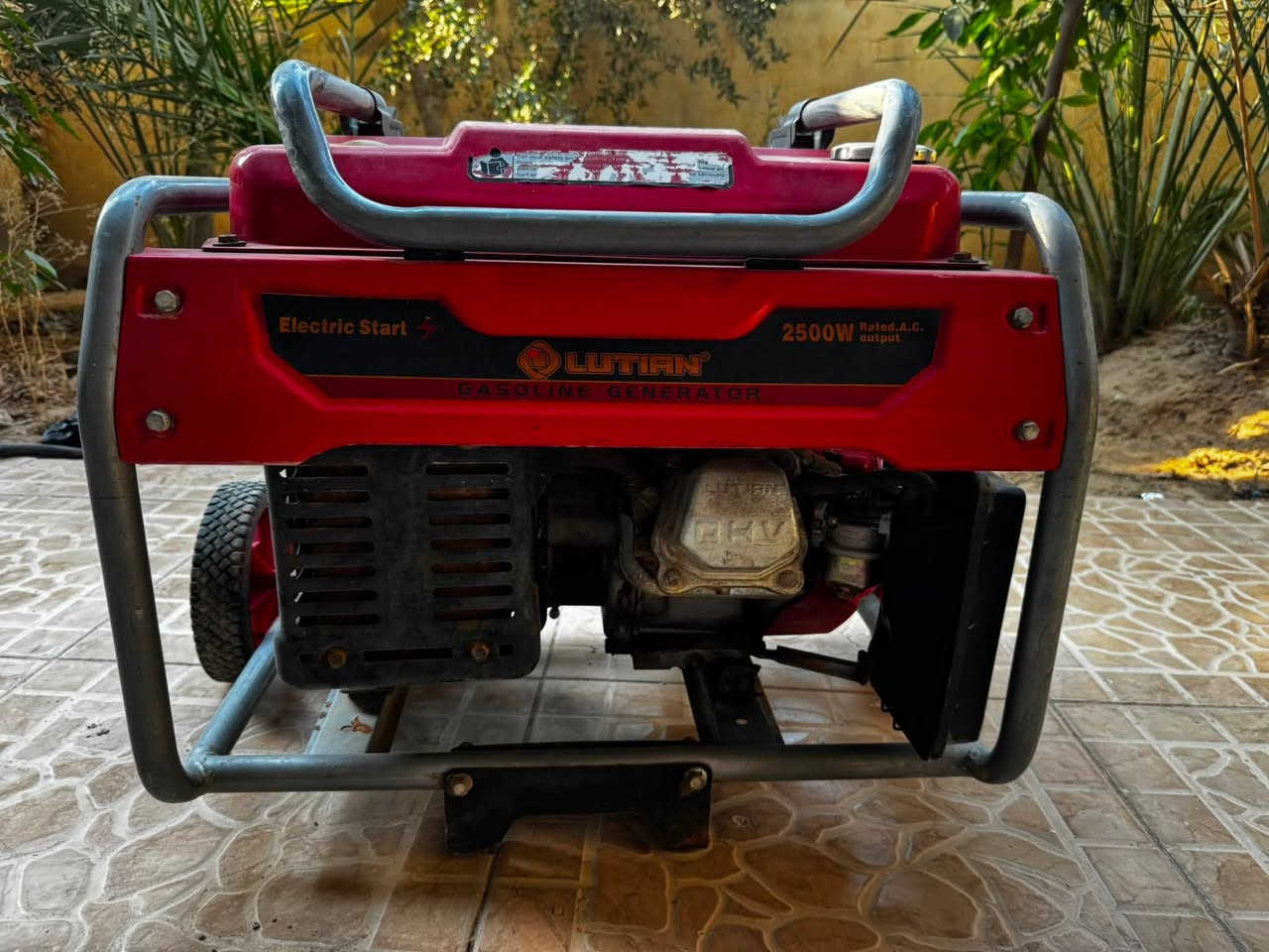 مولدة LUTIAN LT3990E للبيع

• القدرة التشغيلية: 2500 واط
• أقصى قدرة: 2800 واط
• تعمل على البنزين
• تشغيل سلف بالإضافة إلى السحب اليدوي.
• تحتوي على منفذين 220 فولت.
• مزودة بـ عداد فولت لمراقبة الفولتية.
• تحتوي على قاطع حماية (Circuit Breaker).
• مخرج 12V لشحن البطاريات.
• مزودة بعجلات ومقابض لسهولة النقل.

المولدة شغالة وجاهزة للاستخدام، وحالتها جيدة كما موضح بالصور

السعر : 250 الف دينار
للاستفسار : ***********
المكان : شهربان - حي المعلمين
