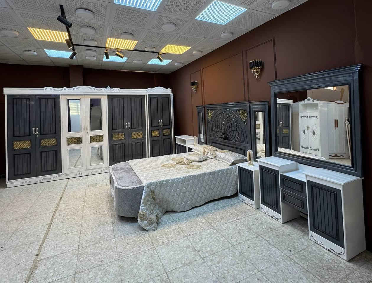 ✨ التميز عنواننا ✨ غرف نوم مع هيام للأثاث 
غرف نوم نجارة عراقية بيد أمهر الصناعية
جودة عالية ✦ تصميم أنيق ✦ سعر مناسب  ((مليون))) فقط ✅ 
🛏️ متانة تدوم
🎨 ألوان عصرية
💰 أسعار منافسة
📞 للحجز والاستفسار راسلونا خاص ***********
اختاري الأناقة… واختاري الصح 🤍
