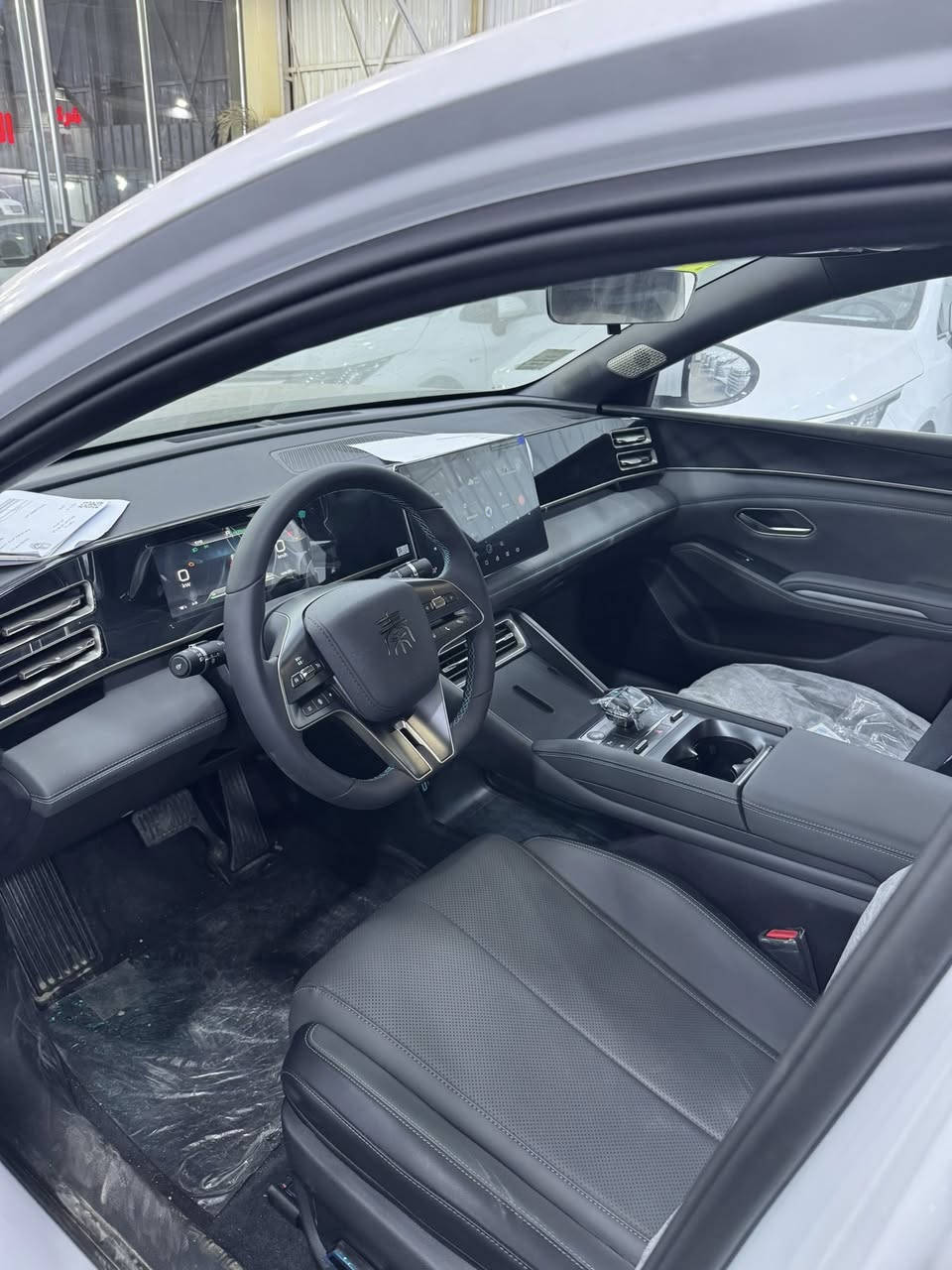 السلام عليكم
بي واي دي BYD 

كن L 

2025 

4 كامرات 

بنراما 

لون ابيض فول مواصفات 1/1 

عداد المسافه : صفر كيلو متر 

للأستفسار ***********
