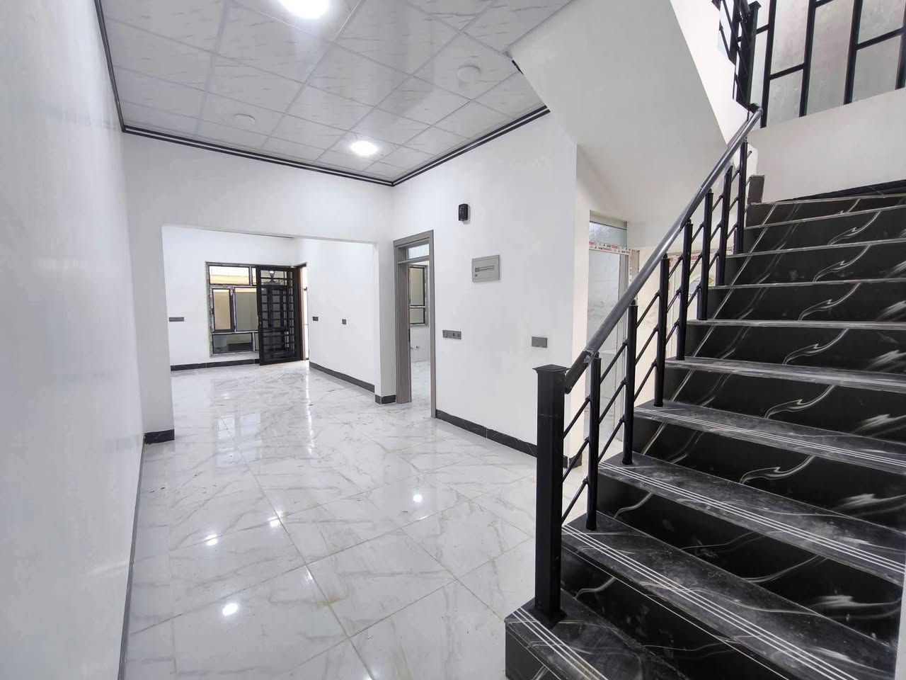 � دار للبيع – فرصة لا تعوّض! 🏡
📍 الموقع: الموصل – [ حي الملايين الثانية - خلف افران تبارك ]

📐 المساحة: [ 120.متر واجهة 6.متر ]
🛏️ عدد الغرف: [ 4 غرف نوم سويت ]
🛁 عدد الحمامات: [ 1 حمام ]
🍽️ مطبخ + صالة + كراج + سطح 

✨ المميزات:
✅ موقع حيوي وقريب من الخدمات
✅ بناء مرتب وتشطيب راقي
✅ مدخل مستقل
✅ سند زراعي نموذج 25

💸 السعر: [ يُذكر عند التواصل / او الاتصال ]

📞 للاستفسار اتصلوا بنا على الأرقام التالية:
***********
***********
