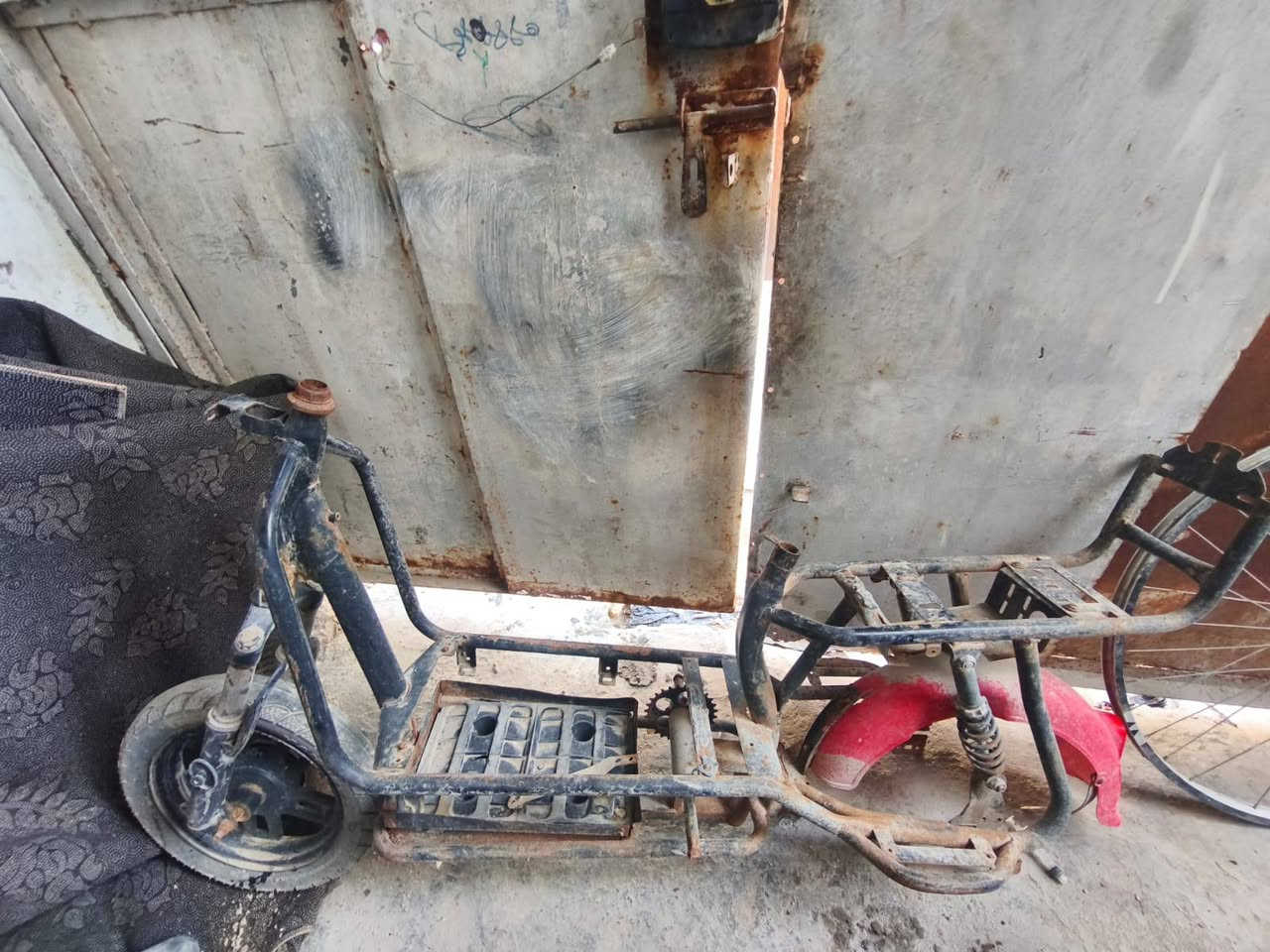 السلام عليكم ادوات تفصيخ دراجه شحن حجم 14 للبيع جسد دراجه شحن حجم 14 غراضه كله موجوده مفرد او جمله العنوان التنومه 
رقمي ***********
