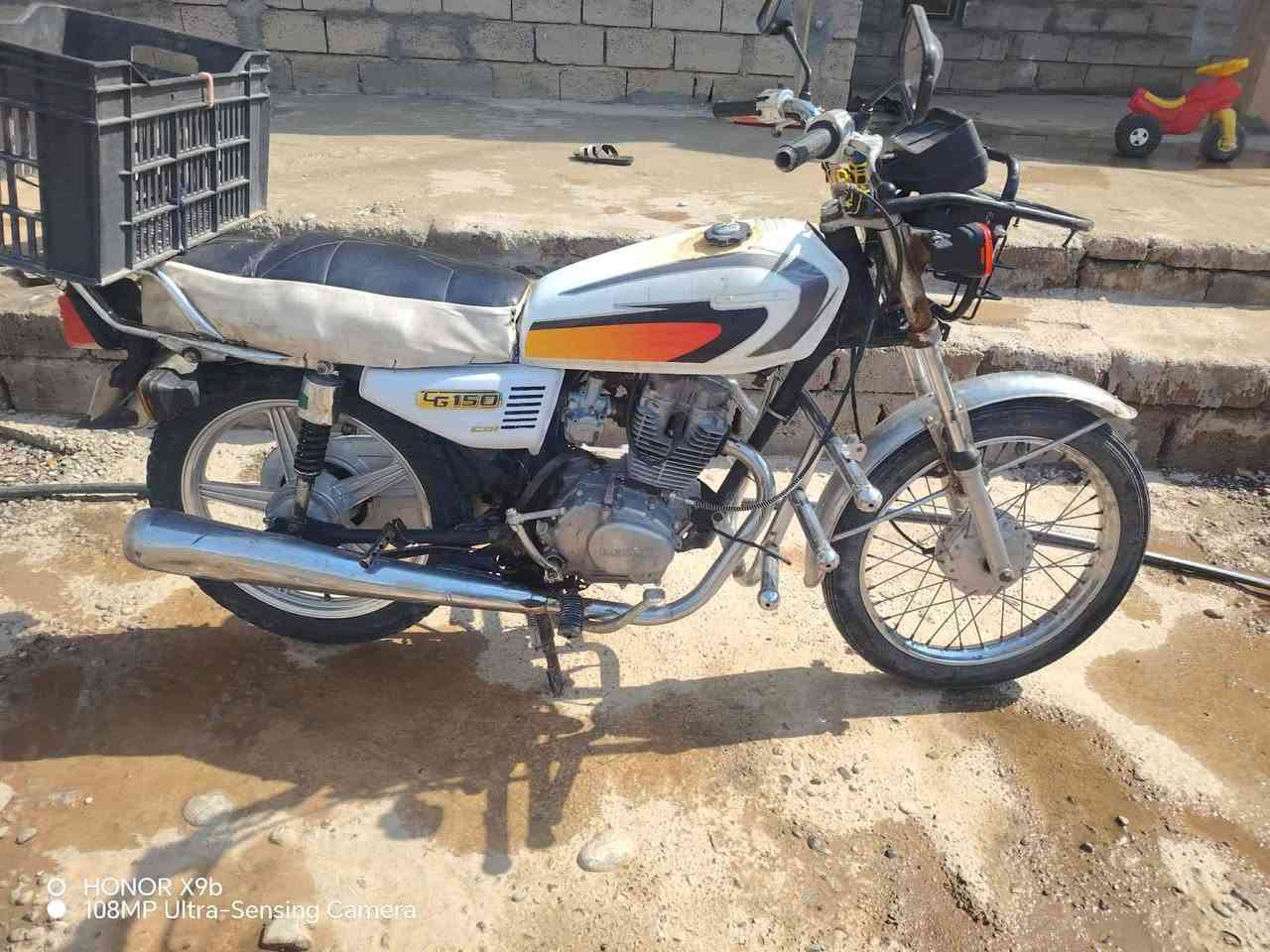 السلام عليكم 
موطور شغال كامل محرك ناعم    السعر 250وبي مجال قليل للاستفسار اكثر ***********
