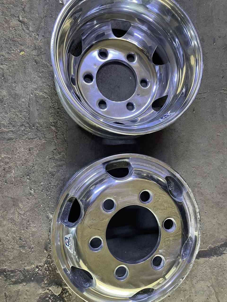 ويل كب اصلي الحجم 17:5 هينو كنتر سعر زوج 225 الف مكاني مجمع مشن بغداد يوجد توصيل لجميع محافظات متوفر جمله مفرد ***********
