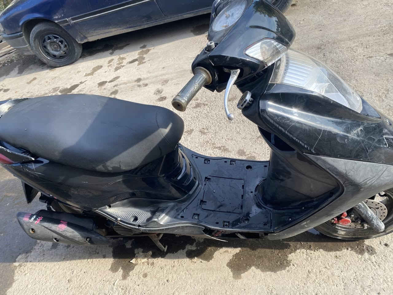 سلام عليكم بريز نضيفة محرك مال رمبة بعدة بجيس الدراجة خير من الله عليهة محرك جديد شلعا معدل مفول كهربائي كلة شغال بريكات بل مكان ثنينهن كيجات يشتغلن ولكشر كدامك السعر 800 وبيهة مجال *********** واتساب فقط مكاني جسر المثنى بغداد
