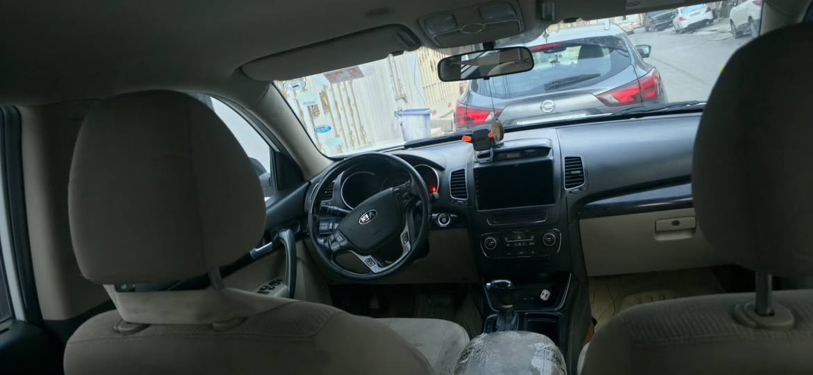 سورنتو2015 خليجي ابيض ثلجي مكينة 4 سلندر 2400 دوش شرط لا صرف ولا نفخ السيارة فول مواصفات عدا البنوراما كشنات كهرب تشغيل بصمة مع بصمة ابواب داخل صاج ترحيب دوسات مع إنارة ابواب تحكم استير كروز سرعة نظام يكو مود درايف شاشة مع كاميرا مع حساسات خلفية وامامي مرايات شفط مع إشارة بالمراية بردات خلفية لايت لد مع منظومة زنون بك لايت لد سبعة راكب تبريد مركزي بيانو ويل كب كروم السيارة جديدة ومكفولة كفالة عامة من الصبغ والتبديل طخم امامي خلفي جديد   السيارة رقم اربيل بسمي ***********واتس بي عنوان اربيل
