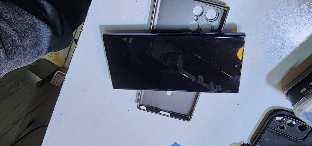 جهاز نوت ١٠ بلاس
الذاكره ٢٥٦

الجهاز كامل بس الضهر والشاشه بيه فطر 

والقلم ضايع 

سعره ٢٠٠ وبي مجال
مكاني بغداد الشعله  ***********
