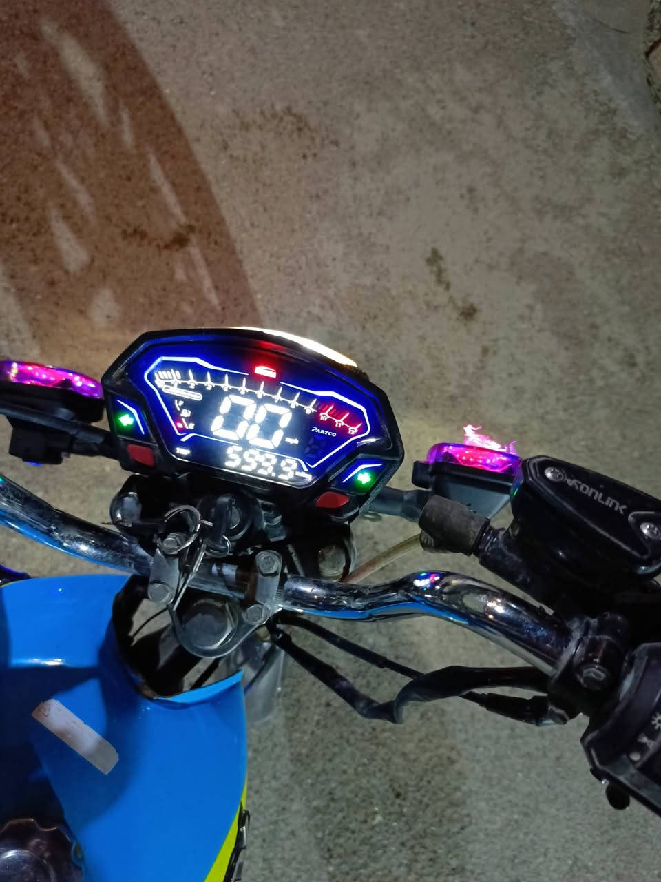 للبيع سونلنك 5 گير مديل 24 سلف وهندر اوراق كاملة مكينة 200cc ماشية 5 الف خرسة لانضوح ولاتبخير ولاتفيلس صالنصة كاتم كهربائيات شلع شغال طسة ناعمة ترايك مكفول سعرها 625 مكاني بغداد البياع الشراي يتصل ***********
