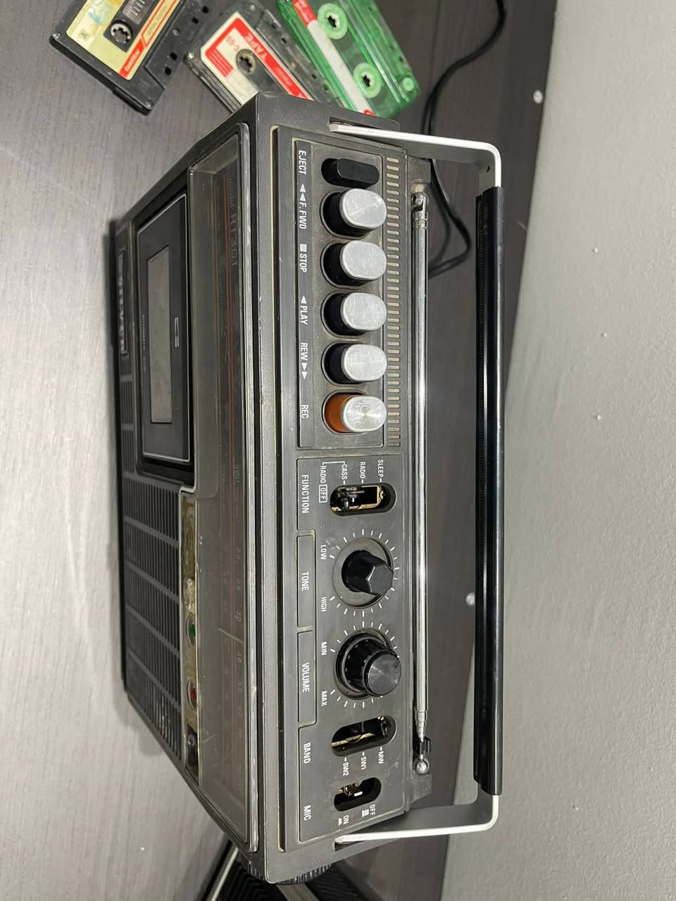 الصناعة: ياباني (Made in Japan).
الحقبة الزمنية: يعود تاريخ هذا الطراز إلى فترة السبعينات والثمانينات من القرن الماضي، ويُعد الآن من القطع التراثية والنوادر.


**إذا كنت صاحب هذا الإعلان وتريد حذفه لأي سبب، رجاءا أرسل رسالة إلى الدعم الفني**