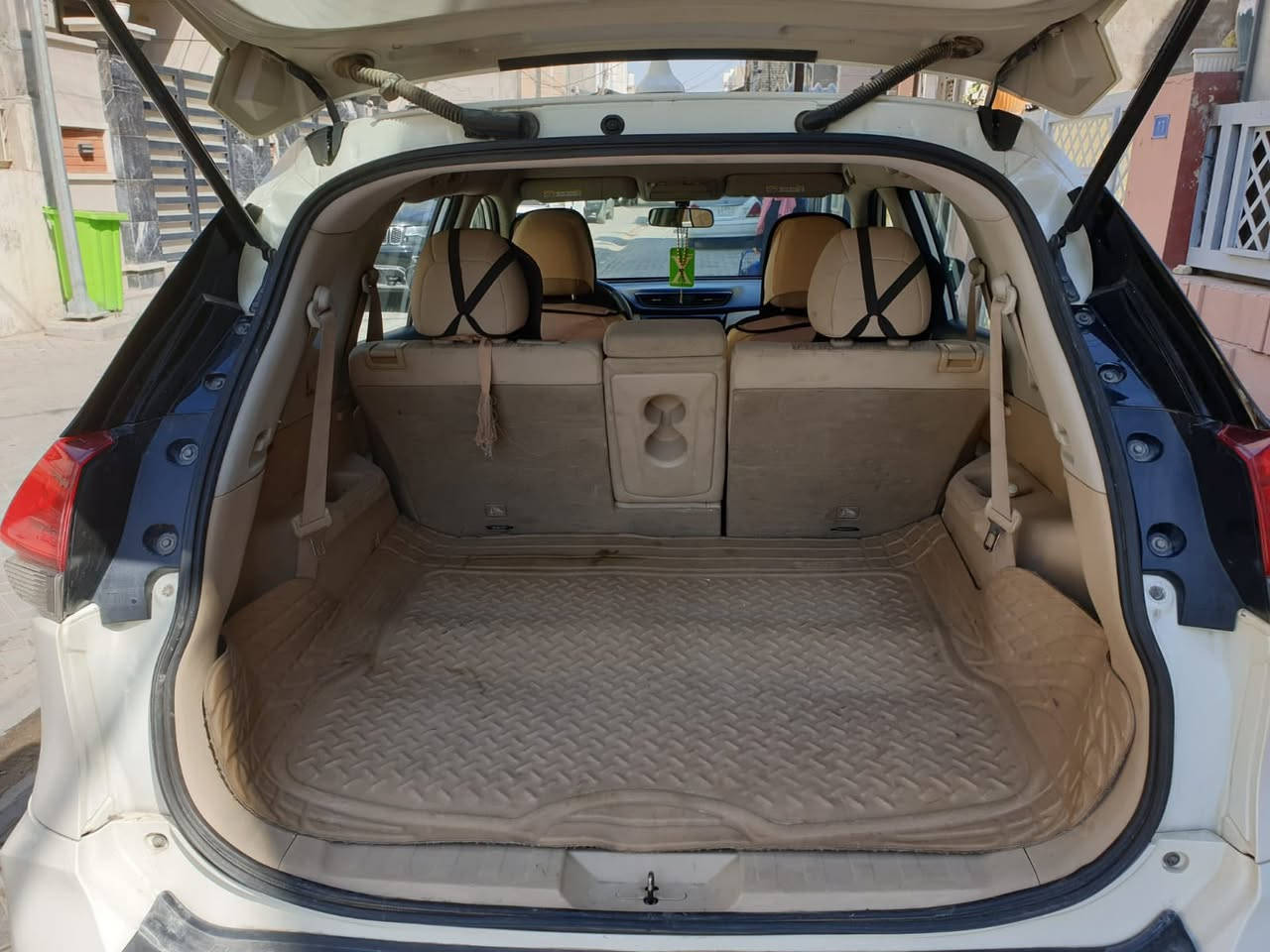 السلام عليكم
سياره نيسان اكستريل ياباني مديل 2018
محرك 2500 ماشيه 114000 رقم بغداد تحويل ثاني يوم بأسمي 
الضرر الباب الاماميه البصف السايق بارد 
دعاميه اماميه صبغ
دعاميه خافيه صبغ 
باقي سيارة مكفولة
السعر 165 ورقه وبيهه مجال بسيط
رقم الهاتف /***********
