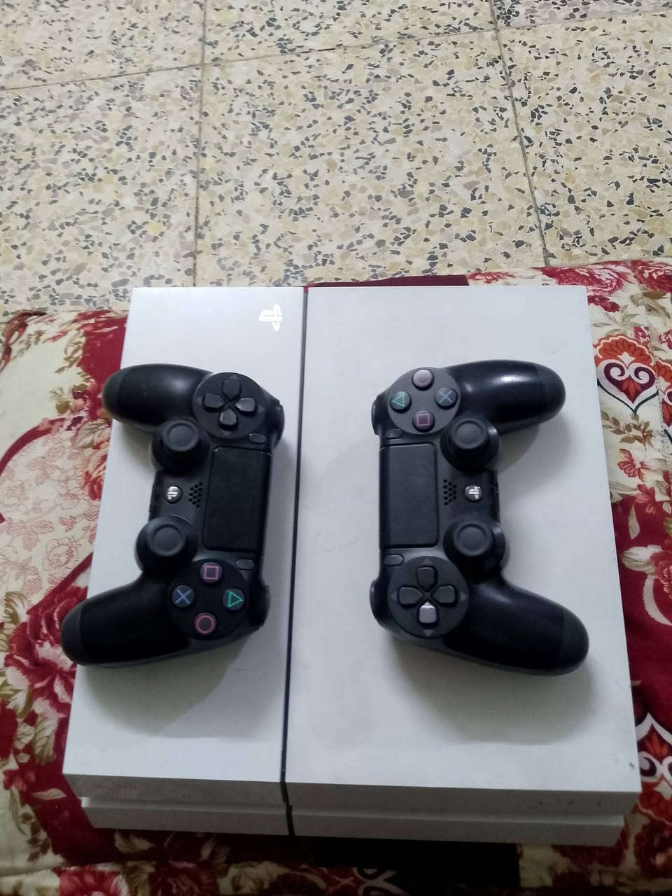 السلام عليكم
ps4 معدل نضام 9.00 

الجهاز  نضيف و كامل الملحقات بسعر ٣٥٠ و قابل للتفاوض 

بهارد 850 GB

ثلاث جوستكات ثنان اصليات و واحده تجاريه مكاني بغداد رحمانيت الشعله شارع الشيش قرب اسواق مسلم 

و باقي التفاصيل بلخاص
 
و اكو توصيل

رقمي لتواصل واتساب : ***********
