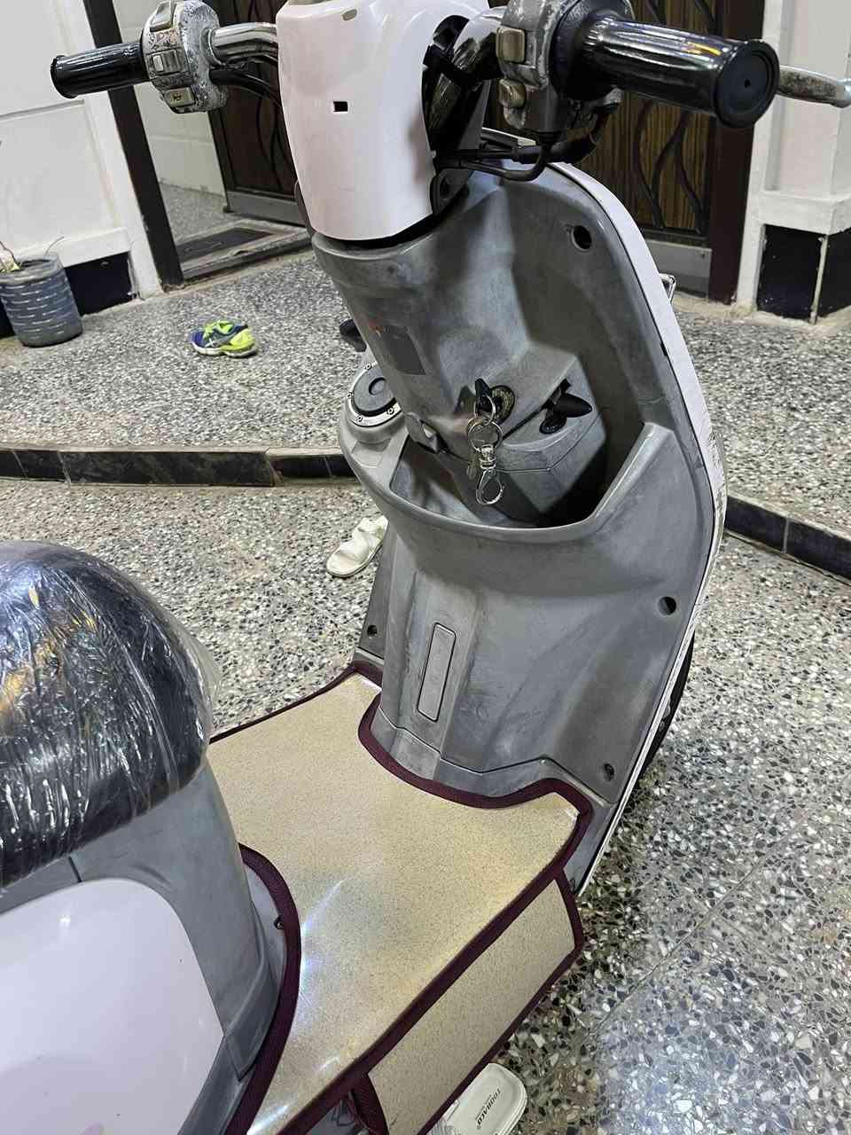 السلام عليكم دراجه بوليس الدراجه برغي مامفتوح بيه قبل 3اشهر رنزلته من الرمبه الون وردي فاتح مكاني بغداد الشعب 
السعر 800وبيه مجال 
*********** بي واتساب
