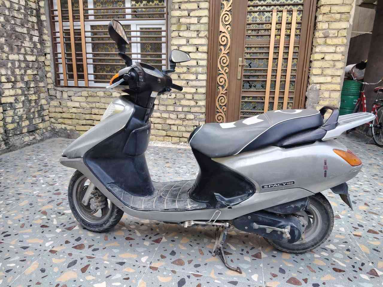 سلام عليكم 
دراجه سبيسي ياباني للبيع دراجه خير من الله كفرات اصليه كابريتر اصليه كهربائيات كله شغاله تأيرات جدد مكينه ناعمه خير من الله دراجه شلعه ومعدل فولل مكان دراجه واسط قضاء الحي 
للاستفسار/***********
ملاحظه.. مكلف بلنشر خاص مغلق
سعر دراجه 600 وبيه مجال للشراي
