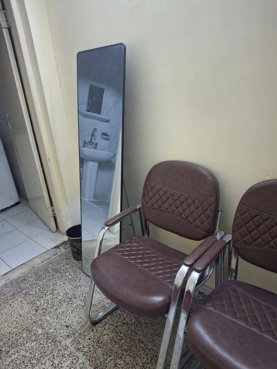 مشتمل للايجار بالمنصور حي المتنبي قرب كباب نينوى يضمن  ثلاث غرف نوم حمام كراج هول مؤثث كامل مكيف للاستفسار ***********
