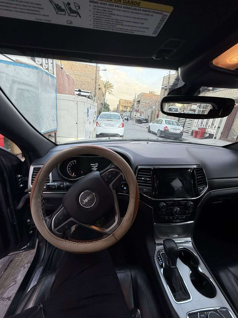 السلام عليكم للبيع وارد أمريكي جيب كراند شيروكي حادث جاملغ خلفي موديل 2019و بيه ضربه جاملغ الأمامي ماشيه 110الف مكان السياره بغداد المدينه الرقم *********** سعر 225
