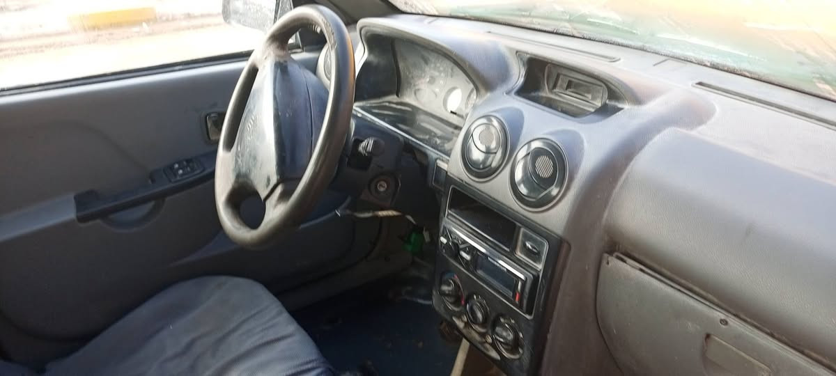 السلام عليكم سياره للبيع سايبه 

١٢رقم احمر كير ومحرك انظاف  باتري جديد كهربائيات شغاله حداديه ممتازه تا يرات جدد راعيه بالسدير عند البوخنيفس فقط بيه جاملخ تعبان مو ضربه بس بيه شك بكتر السائق غرفه حلوه سنويه منتهيه غرامات مااعرف شكد اعتقد عليه ٤٠٠الف السعر ١١ورقه الاتصال ***********عنواني الحمزة الشرقي
