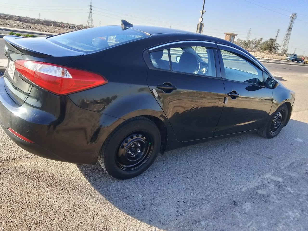 السلام عليكم
كيا فورتي 2015 رقم بغداد 
وارد أمريكي حادثها بنيد فقط بدون  دواخل محرك دوش المرغوب لا تبخير ولا تنقيص صدر امامي خلفي كله جديد سياره جاهزه من كلشي تخم تاير جديد رقم بغداد بسمي مكاني بغداد السعر مناسب  لشراي يتصل ***********
