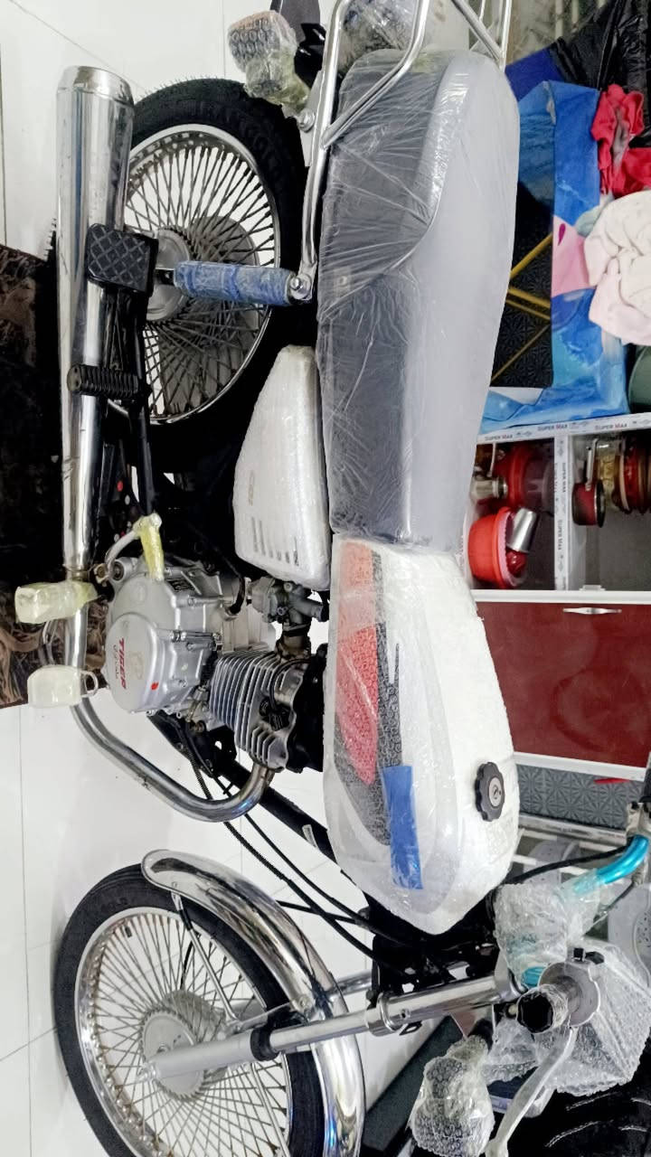 السلام عليكم تايكر موديل 2023 دراجه نضيفه وحلوه شوفت عينك بل جيس اوراق مال وكيل 5اوراق الشراري يتصل مكاني حله شاوي يم فلكت غرفت التجاره السعر مال بيع 575 وهذا رقمي للتواصل ***********
