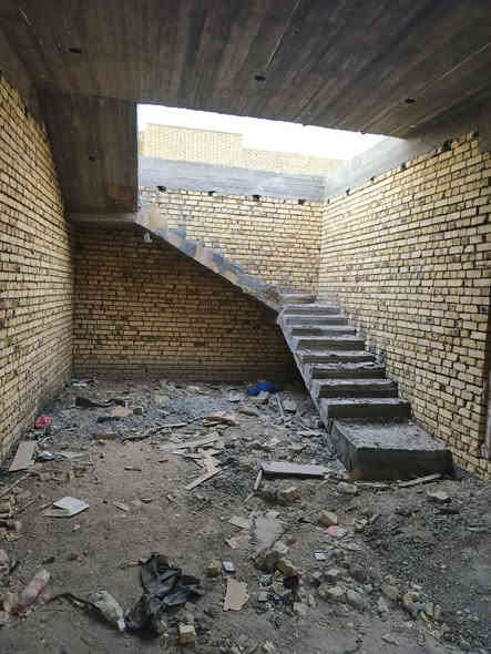 يالله السلام عليكم 
بيت  هيكل للبيع.  زراعي مشمول بالتطويب بيه وصل.  عنوان  منطقه الصخين جامعه ذي قار. شارع حسينية الغائب كافه الخدمات حتى شوارع مخططه كامله  .  
مساحته ٣٣٠م.   نوع البناء  طابوك  كونكريت. مسلح. بناء حديث. درجه اولى. 
 تفاصيل البيت. غرفتين صاله استقبال  مطبخ حار وبارد  صحيات. داخليه وخارجيه. طارمه  حديثه درج خارجي وداخلي 
 السعر ١٣٥ قابل للتفاوض الاستفسار  الاتصال على رقم الهاتف ***********
