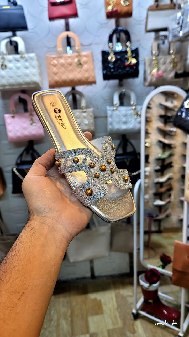 #جديد_علي_باريس✔️
شحاطة فلات نسائي كوالتي عالي  ...شي راقي...
#قياسات_كاملة_٣٧_٤١
#العنوان_السوق_الكبير_مقابل_ازياء_الحاج_ممي_مقابل_ابودعاء_للفرفوري


**إذا كنت صاحب هذا الإعلان وتريد حذفه لأي سبب، رجاءا أرسل رسالة إلى الدعم الفني**