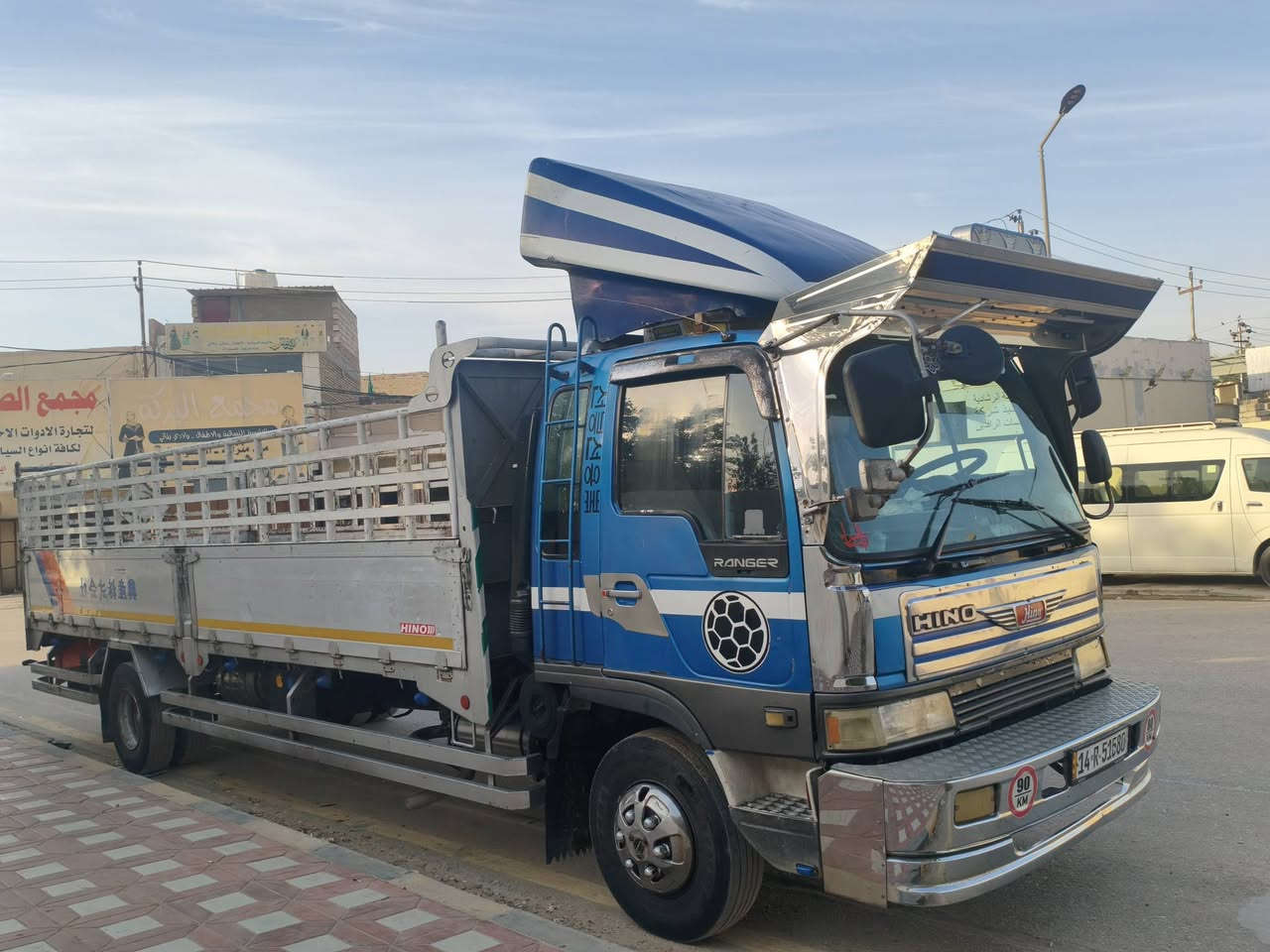هينو طيره مكينه 80 عادي الطول 7الى ربع تخم تاير سنويه 30 سياره خير من الله مكان السياره نجف 
السعر 175 وبيه مجال.                      ***********

