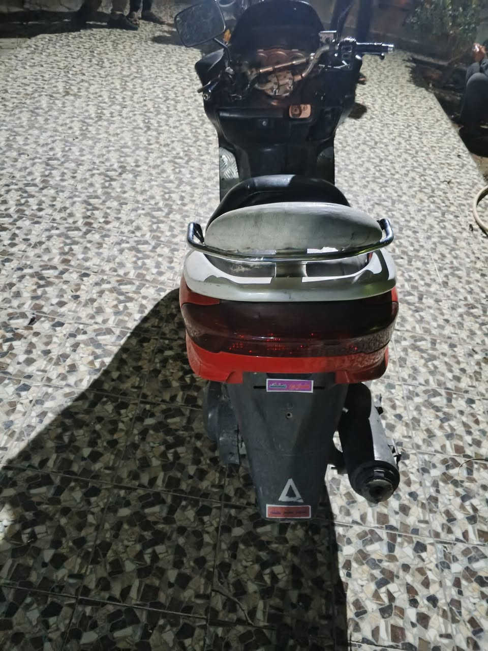 السلام عليكم ماجتسه دبل رون دراجه مكفوله من الطول للطول محركها بلادي خير من الله شلعه ومعدل 140بالقران الكريم مابيها اي نواقص فقط دبلات اماميه سعرها 650وبيها مجال رقمي ***********مكاني بغداد الدوره
