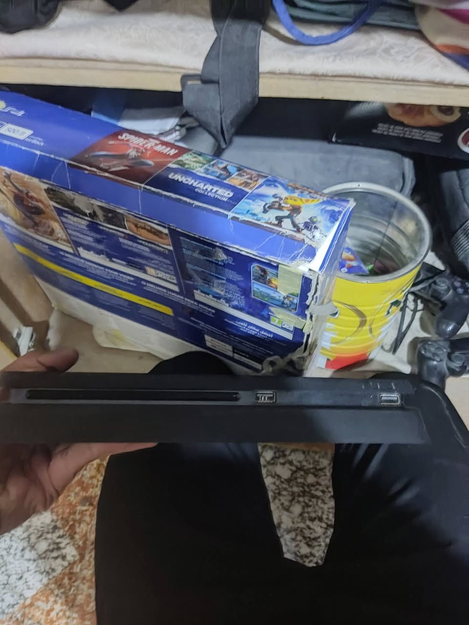 عندي بلي 4سلم جديد كلش صاله فتره مضموم ويا 3يدات اصلي و قرص جيتي ي وبداخله لعاب قابل   مكان ناصريه سعره 250 قفل مال بيت شرط فحص مكاني ناصريه***********
