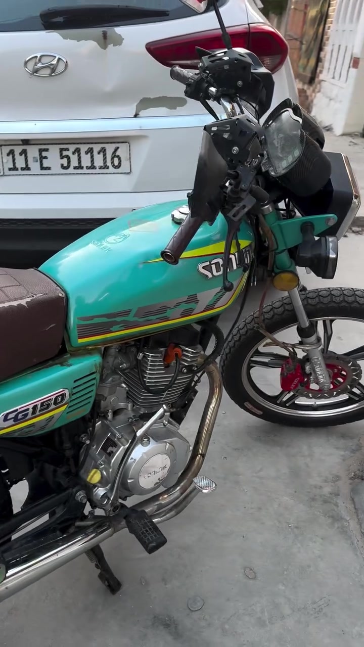 السلام عليكم دراجه سولنك 5 كير 200 cc للبيع كلشي شغال نقصها فقط شاشه السعر 650 الف وبيها مجال العنوان بغداد / الشعب رقم الهاتف ***********
