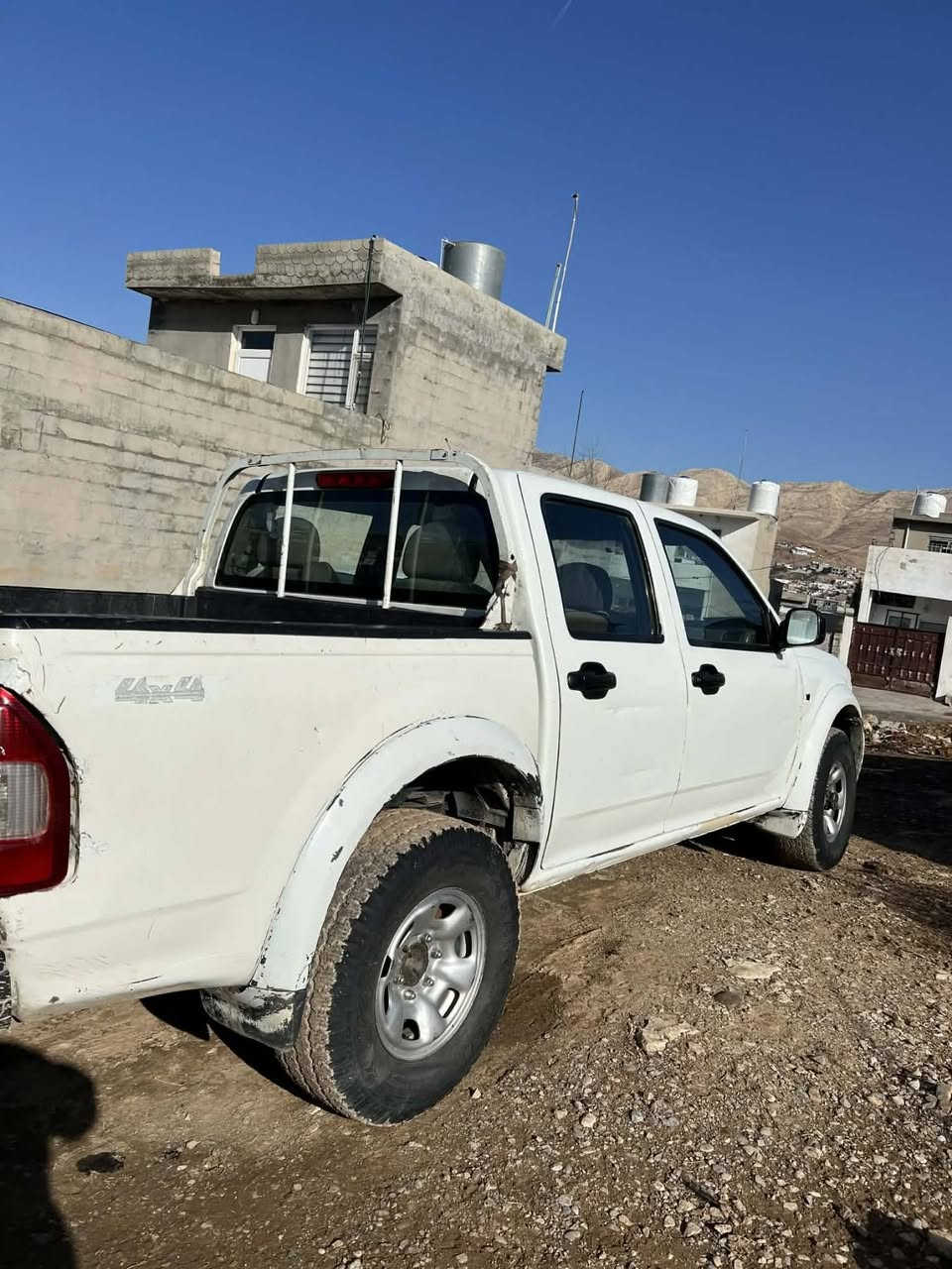 بيكاب اسوزوو مةكينة گاز. دةبل اكسل گير و مةكينة و تةبريت بةشةرت دةبل اكسلي بةشةرت *********** شقلاوة, أربيل
