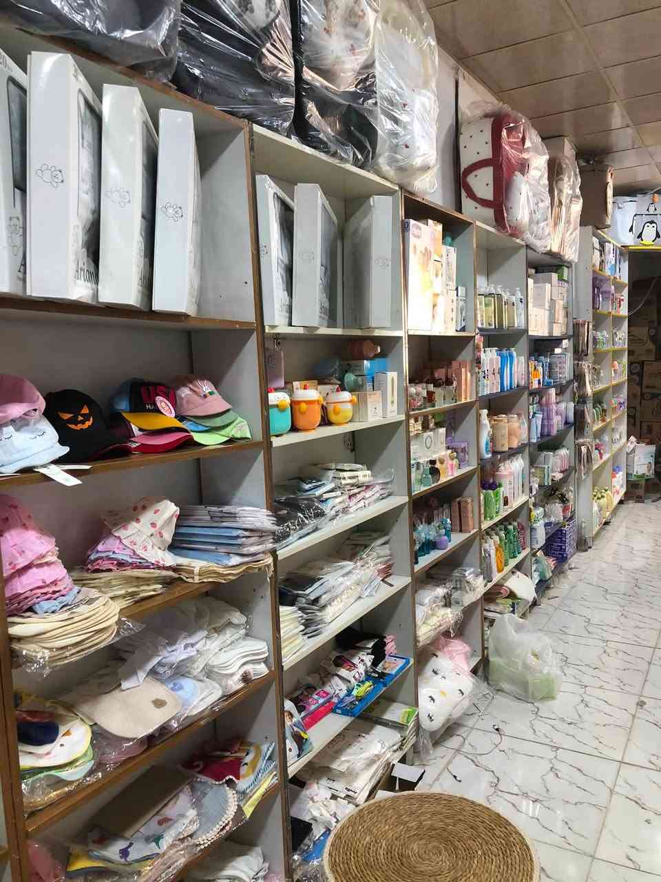کۆمەلیک رەفی زۆر باشم  هەیە
٨ رەفەی پشتی پیوەیە 
قیاسی ٢٤٠ بە ١ م بە ٢٠ سم
٧ رەفەی تر. پشتی پیوە نیە قیاسەکانی جیاوازە 
بە سعریکی موناسب ئەیفرۆشم 

***********
