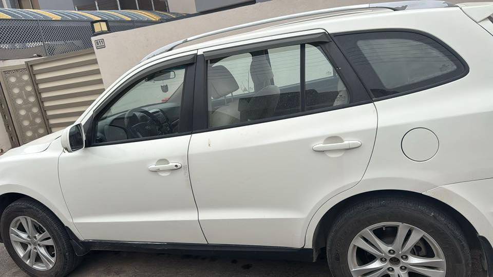 سنتافي ٢٠١٢
خليجي شركة عامة 
محرك 6 سلندر
مصبوغة حزام للجمالية 
رقم انبار مميز مشروع وطني
تخم تايرات مبدل جديد
صدر امامي مبدل جديد 
مازدات امامية جديدة
بس الصدر الخلفي بي ملاحظات

عنواني بغداد مجمع النجمة او العامرية 

***********

السعر 120 وبيها مجال
